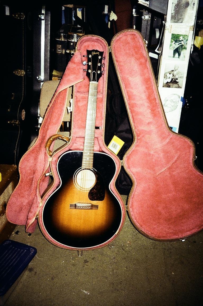 Gibson J-100 $1000