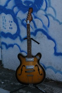 60's Crestwood ES-330 $250