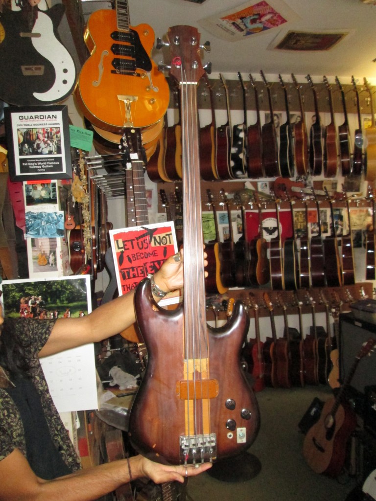 Alembic fretless bass