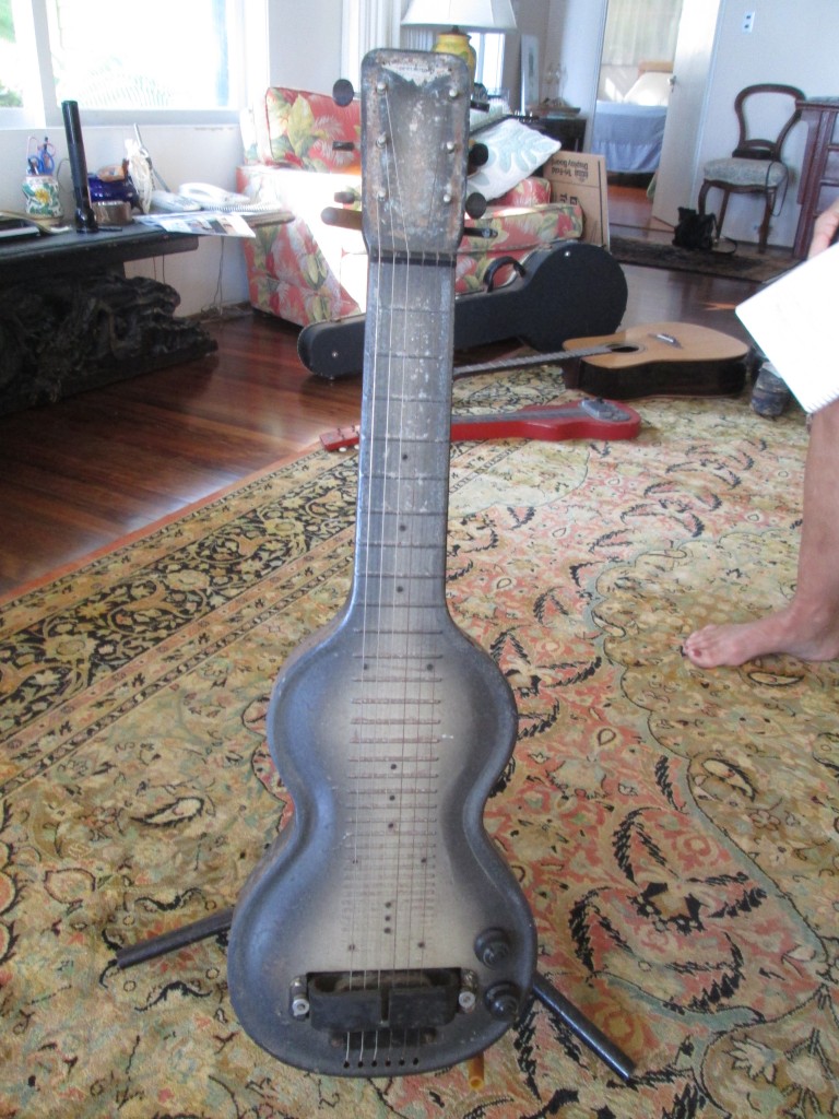 '40s Rickenbacker lap steel $900