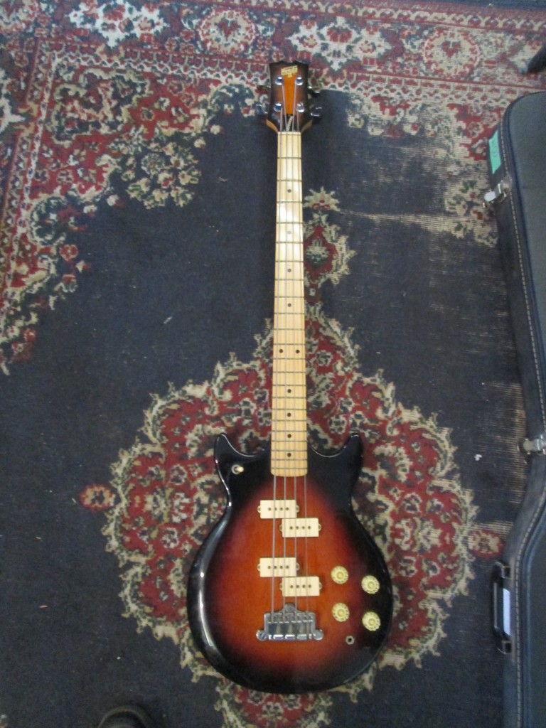 '80 Hondo MIJ bass gibsonesque w' 2 P-bass pickups $300