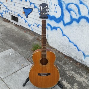 1950 Harmony Sovereign old style hourglass 000-18 sovereign - great blues guitar. Reset straight neck  $450