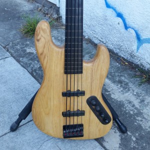 Fretless Odin bass 5 string ebony warmoth neck Alembic pickups Bartolini preamp $900