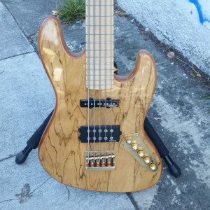 5 string bass Wilkenson pickups $700