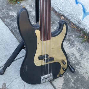 Subway fretless 4 string USA Fender body P-Alembic pickup with Bartolini preamp $700