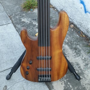 Warmoth lefty 5 string bass fretless ebony Bartolini jazz pickups Korina mahogany $900 