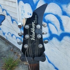 Washburn Dreck stick Paul Stanley with hard case $250