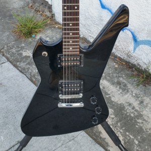 Washburn Dreck stick Paul Stanley with hard case $250